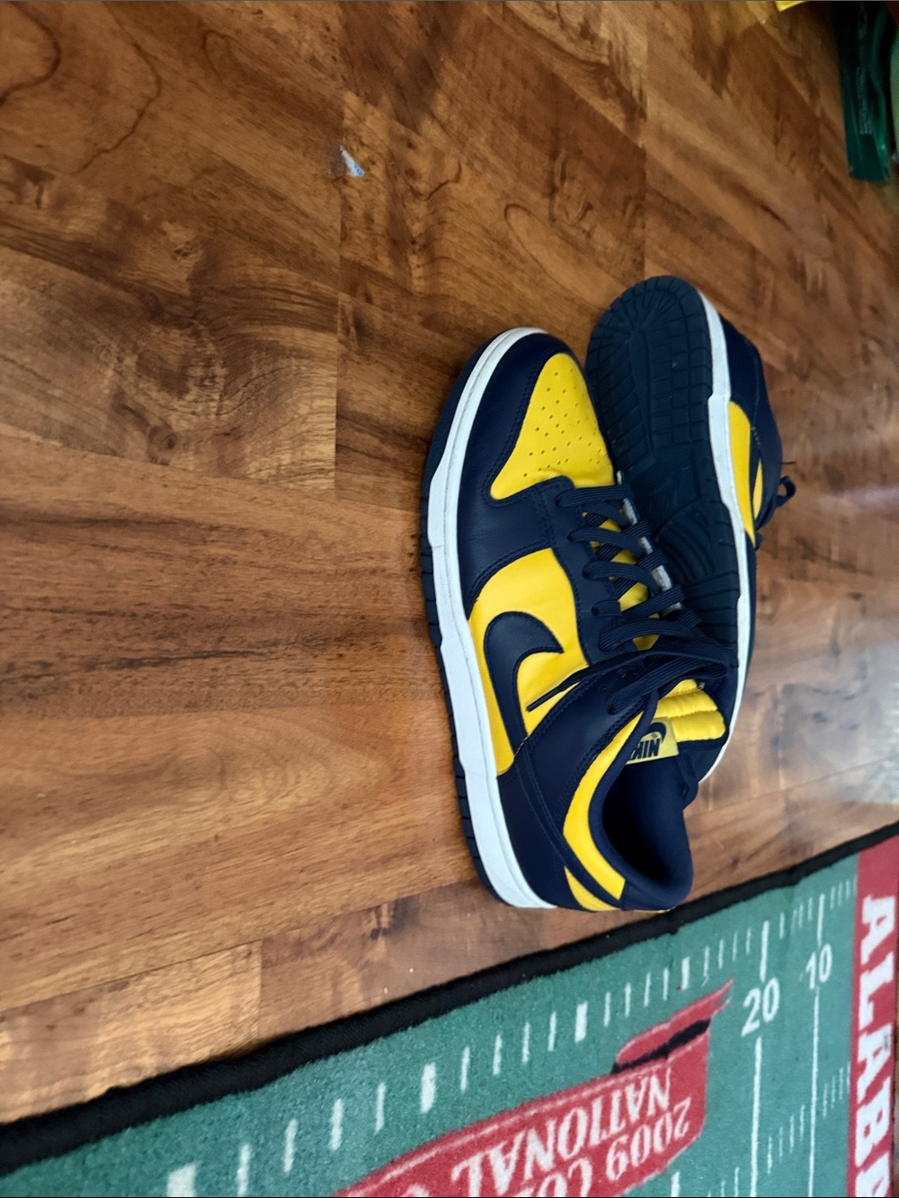 Nike mens Navy and Yellow Low-Top Sneakers men’s 11,5